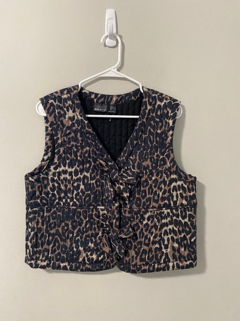 New Bailey 44 Quilted Animal Print Tie Front Vest, Size Large